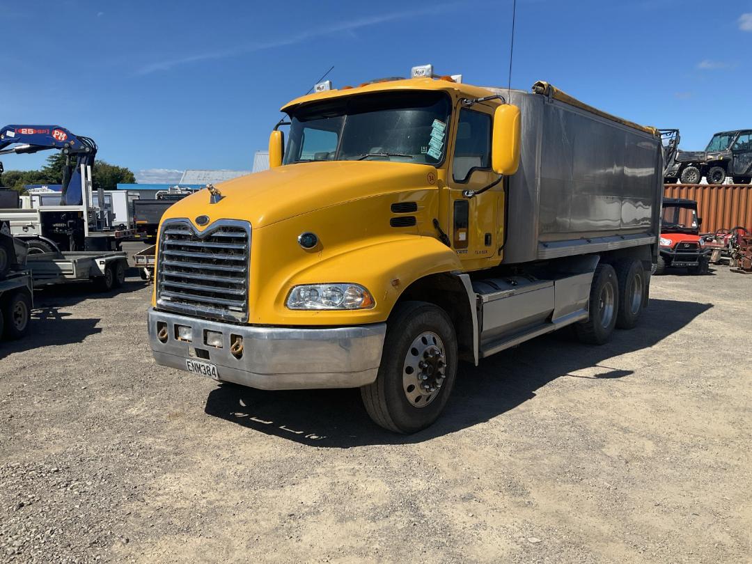 Photo '10' of Mack Vision CX688RST Tipper