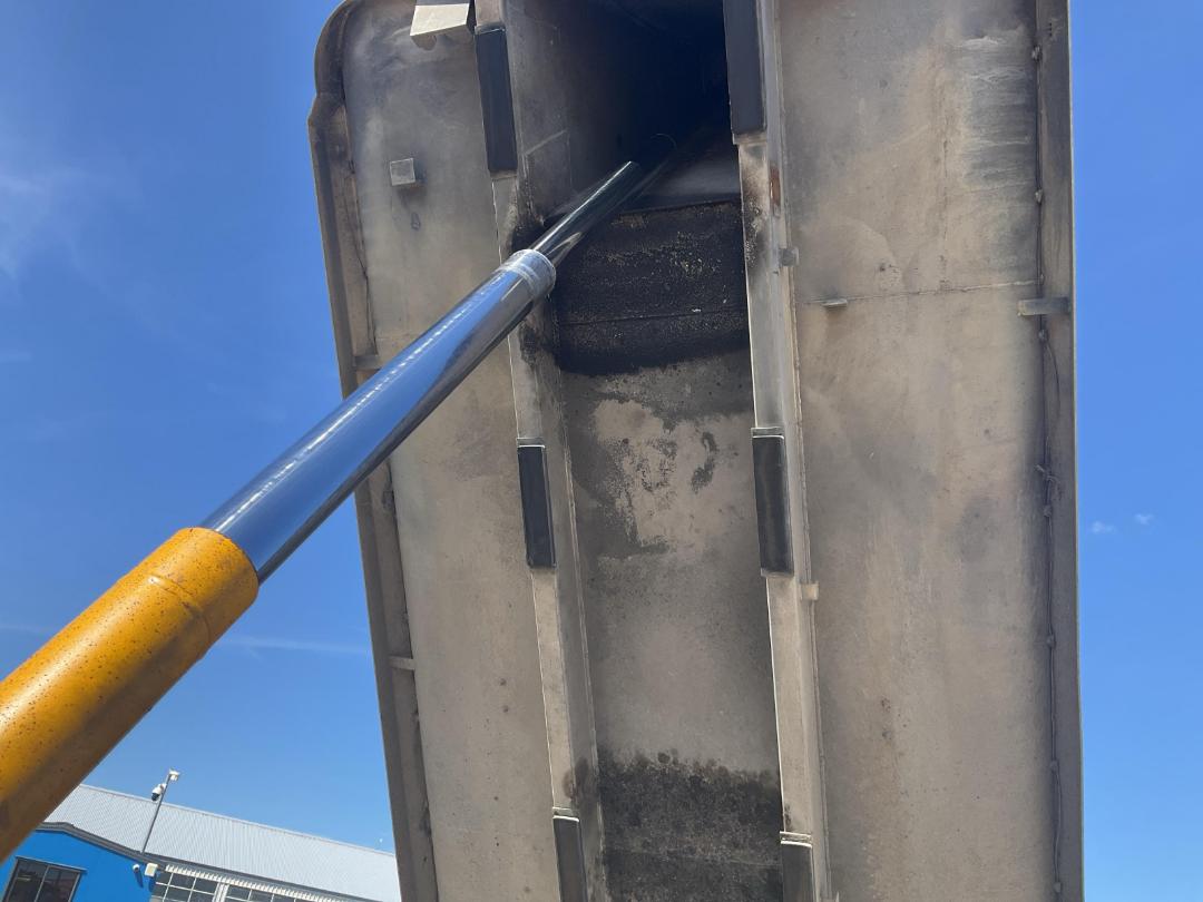 Photo '18' of Mack Vision CX688RST Tipper