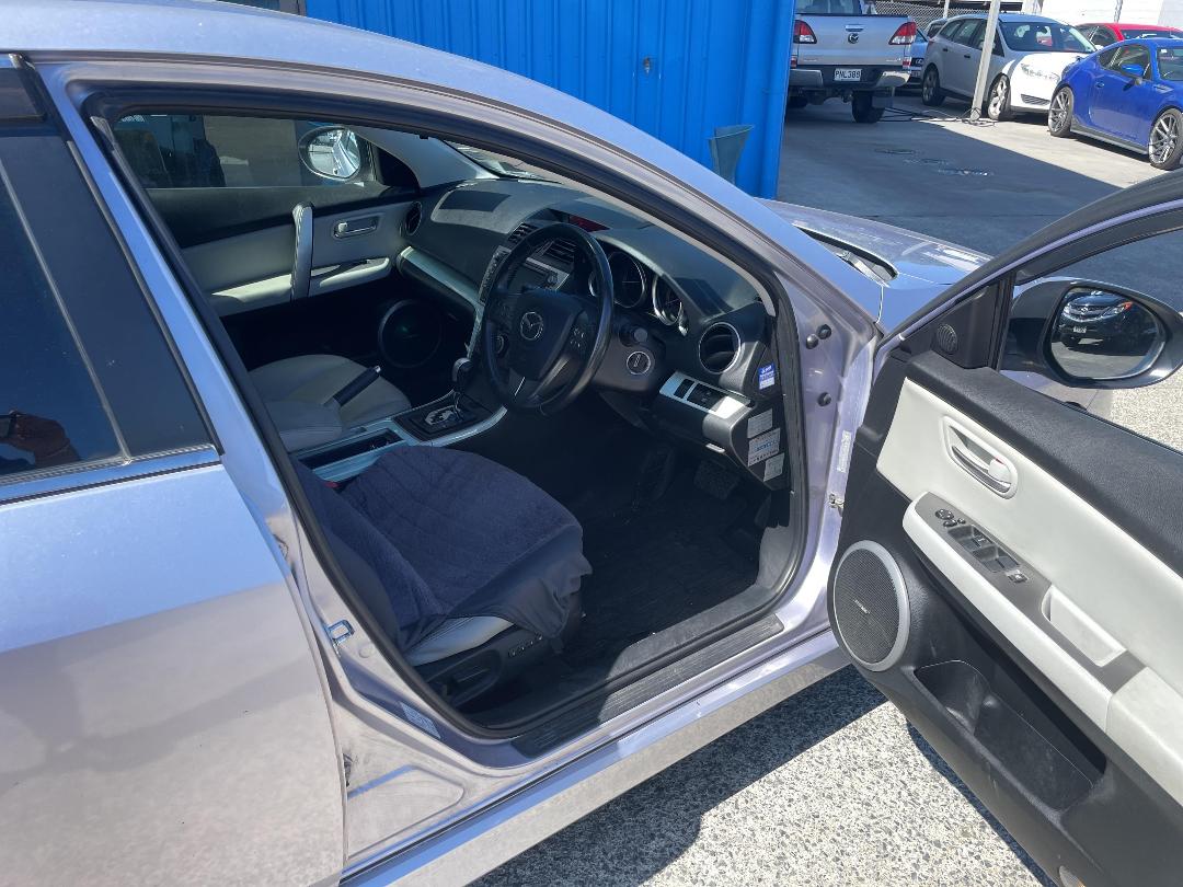 Photo '7' of Mazda Atenza