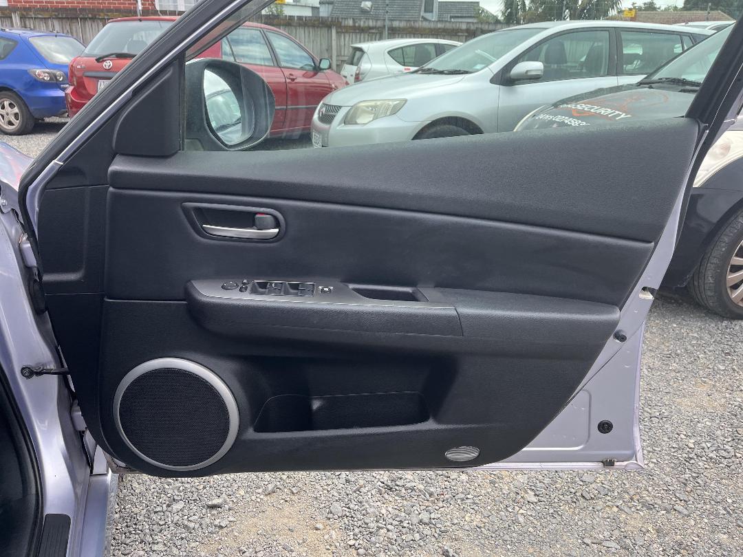 Photo '13' of Mazda Atenza