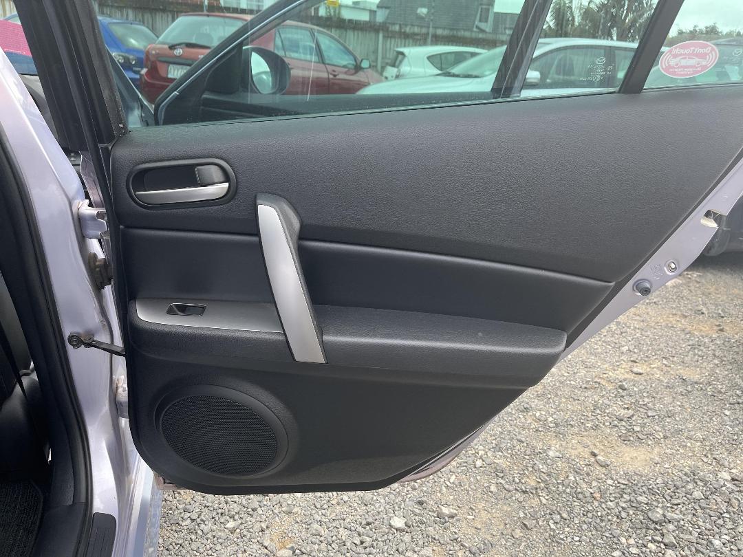 Photo '17' of Mazda Atenza