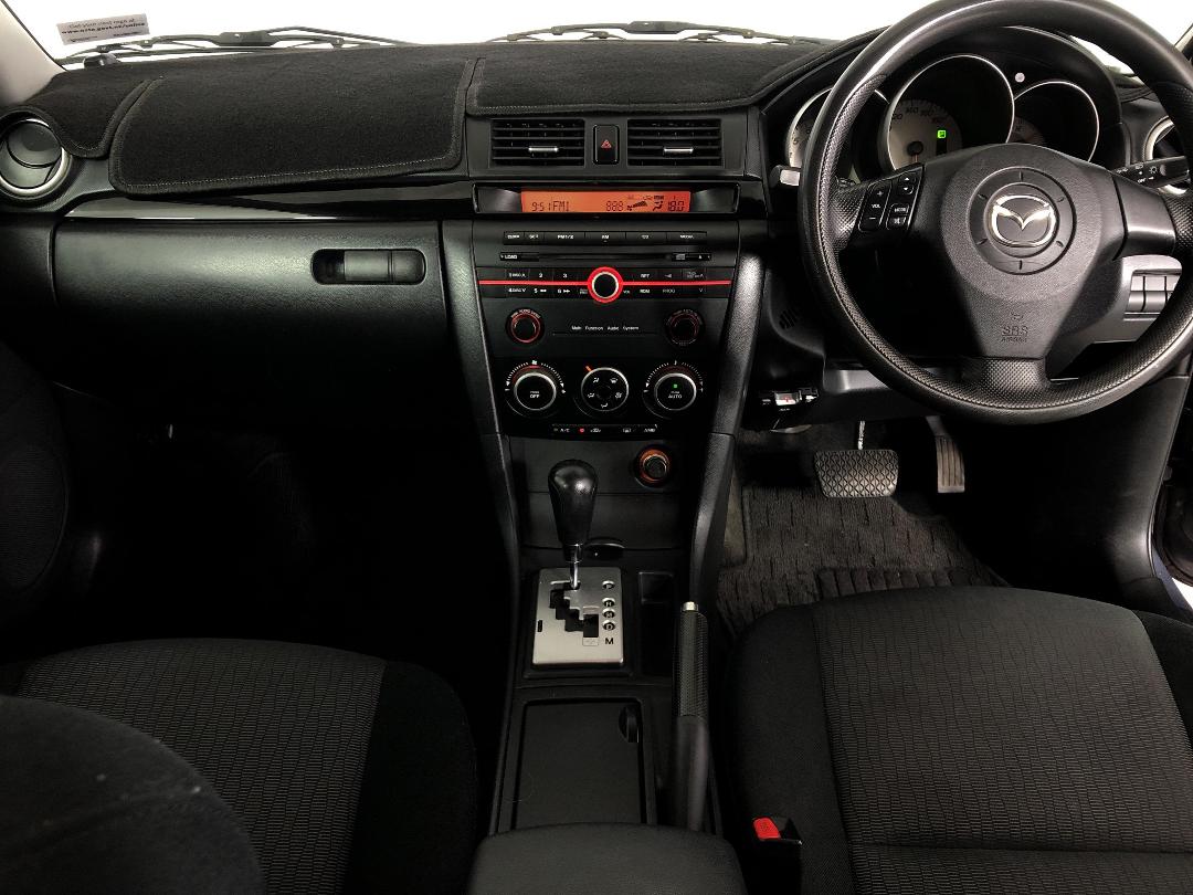 Photo '17' of Mazda Axela