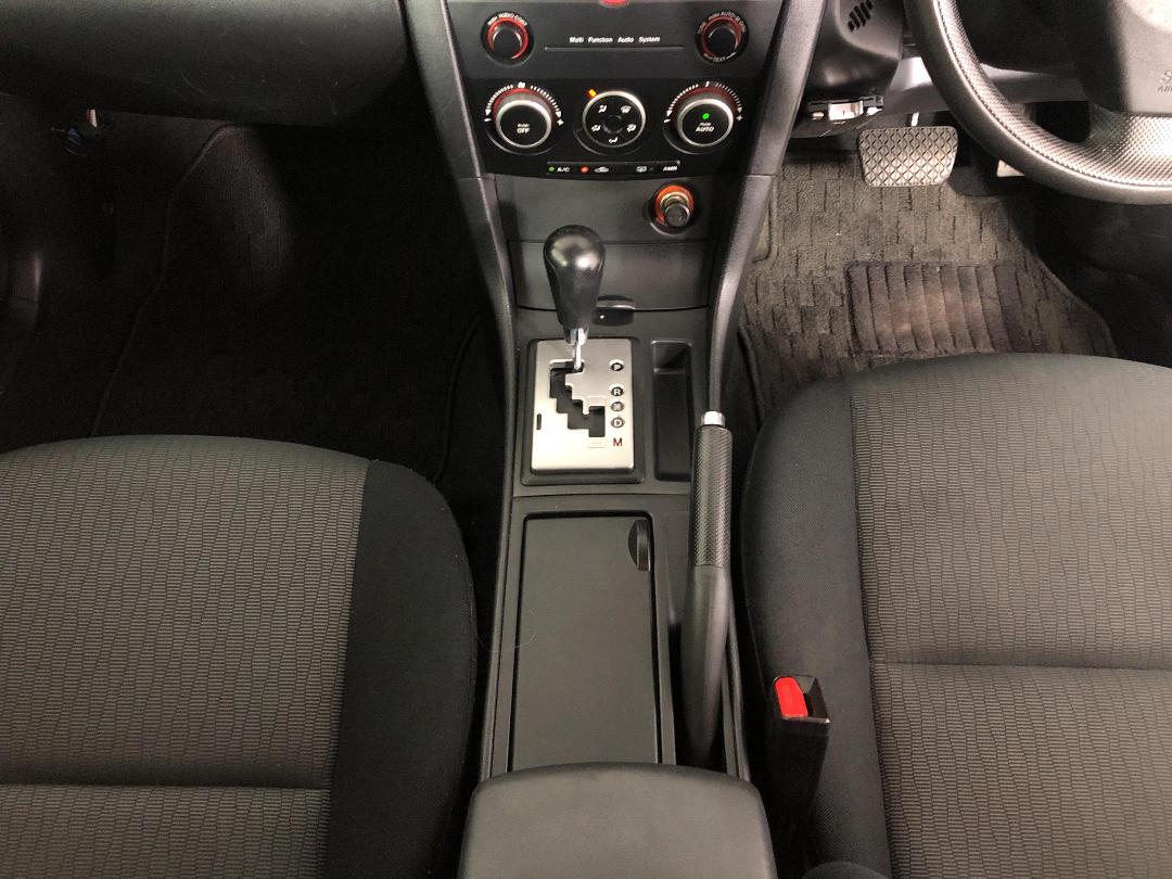 Photo '18' of Mazda Axela