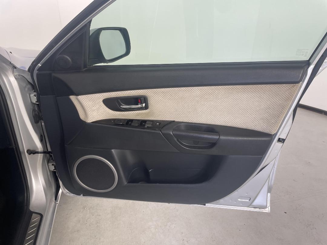 Photo '15' of Mazda Axela