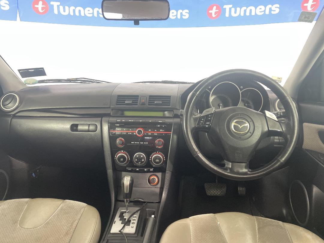 Photo '17' of Mazda Axela