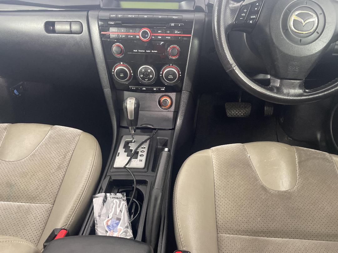 Photo '18' of Mazda Axela