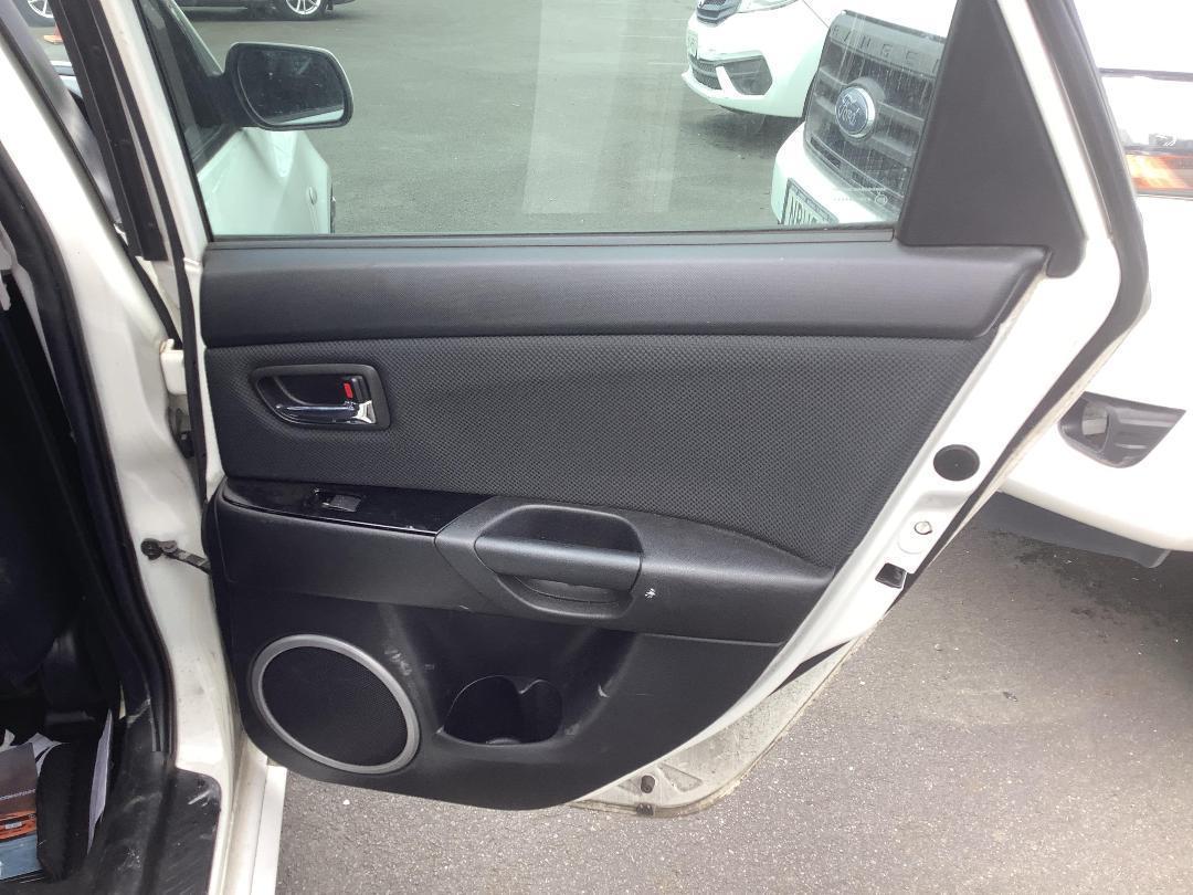 Photo '20' of Mazda Axela