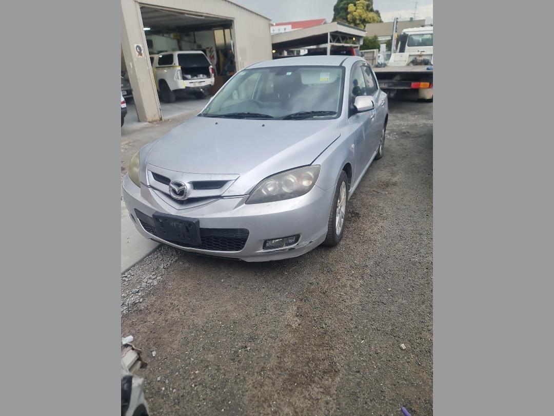 Photo '2' of Mazda Axela Photo '2' of Mazda Axela