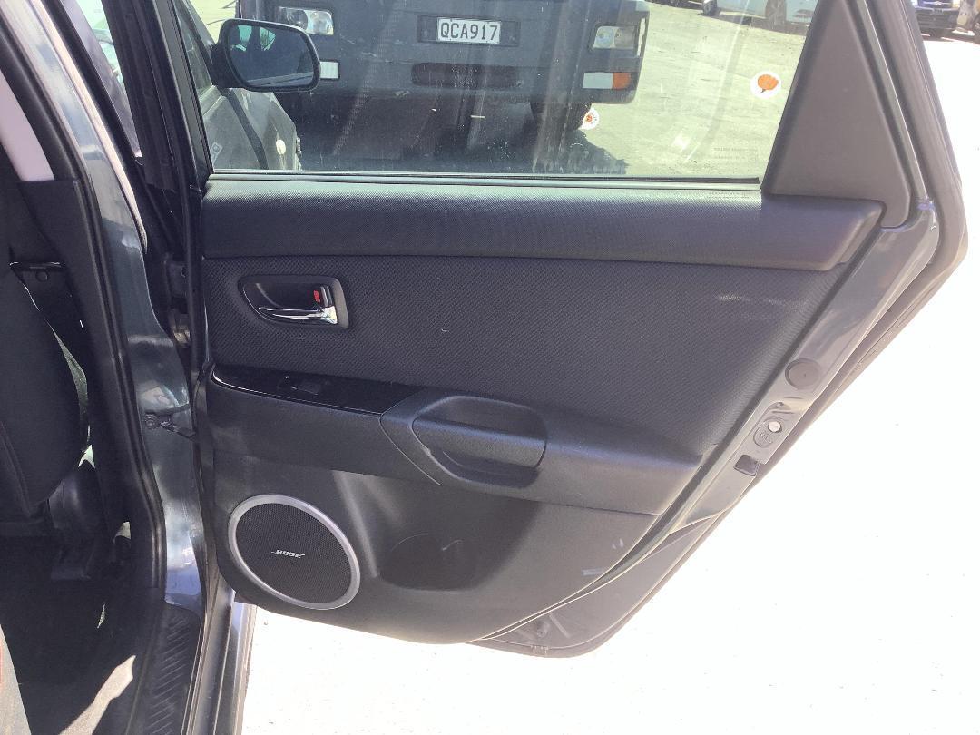 Photo '10' of Mazda Axela