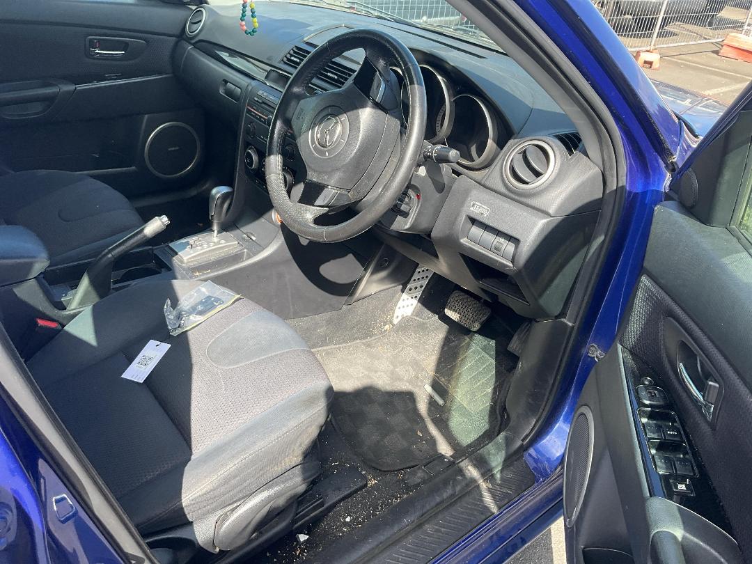 Photo '12' of Mazda Axela Photo '12' of Mazda Axela