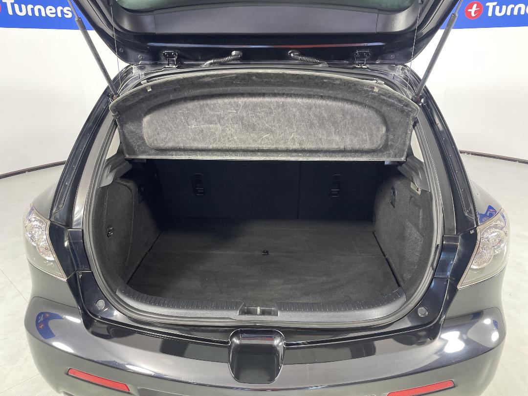 Photo '14' of Mazda Axela Photo '14' of Mazda Axela