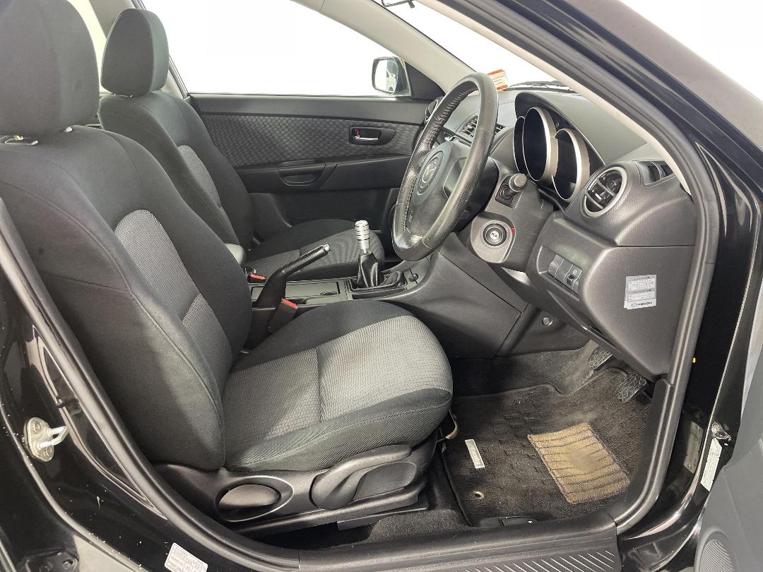 Photo '16' of Mazda Axela Photo '16' of Mazda Axela