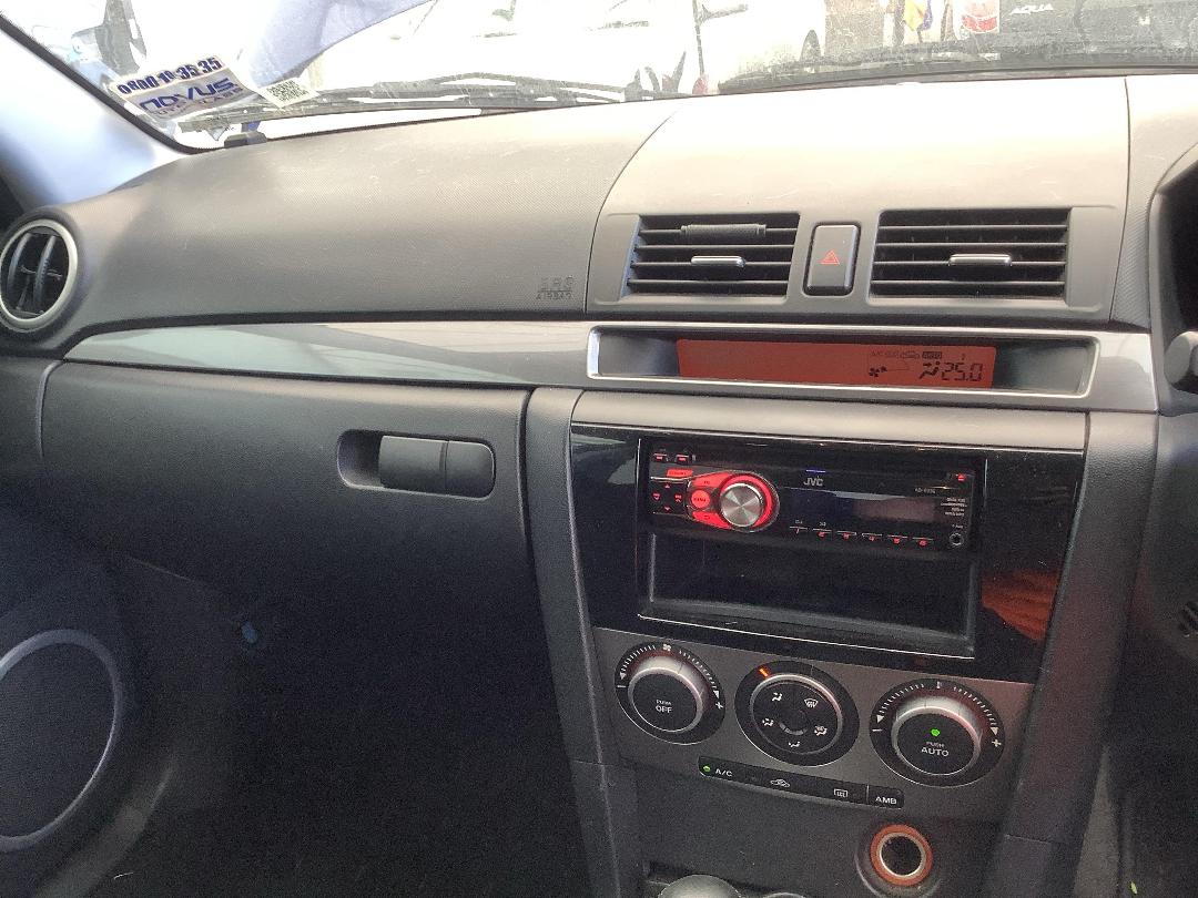 Photo '17' of Mazda Axela