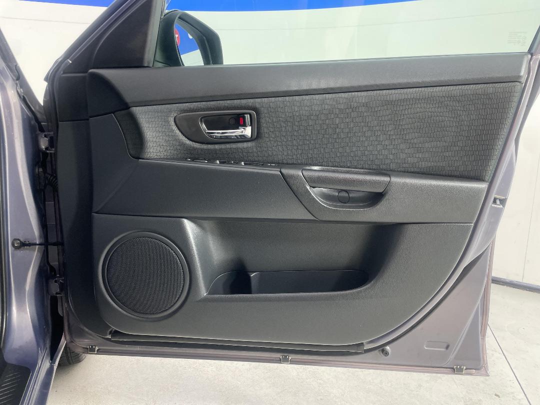 Photo '15' of Mazda Axela