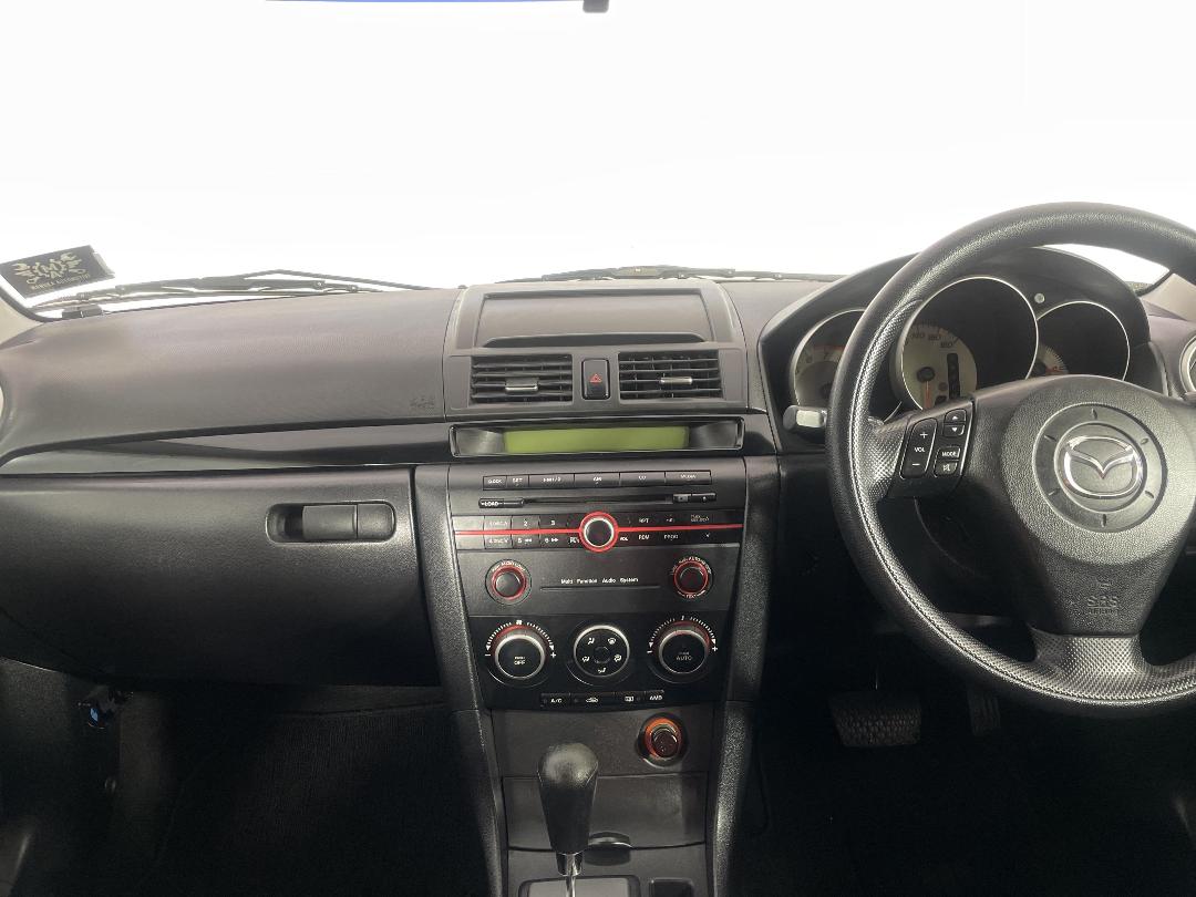 Photo '17' of Mazda Axela