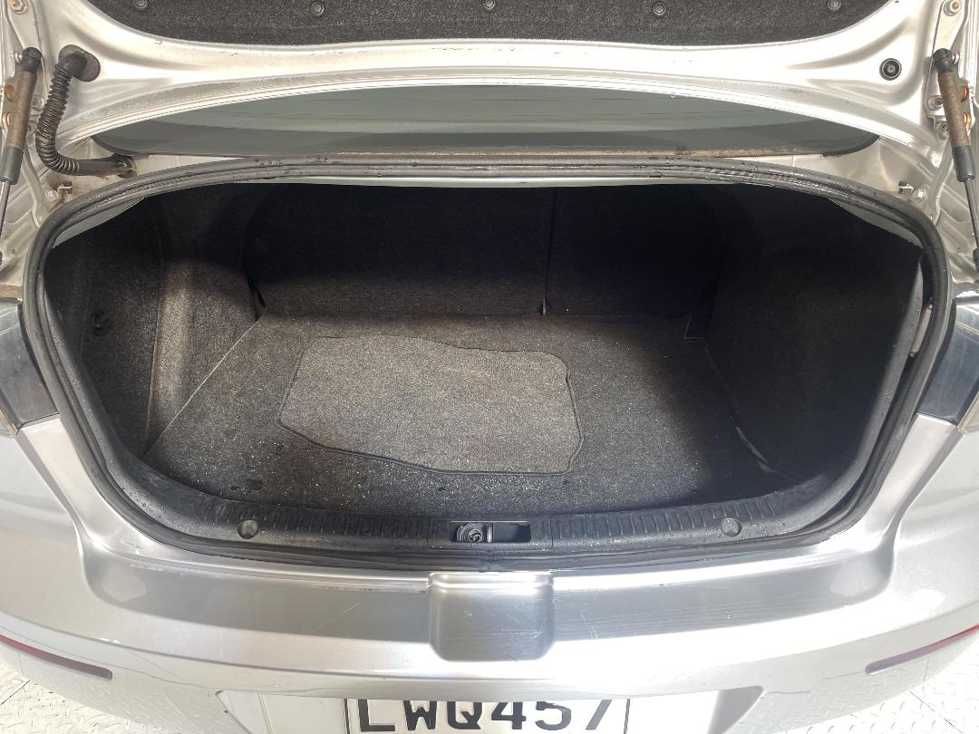 Photo '14' of Mazda Axela