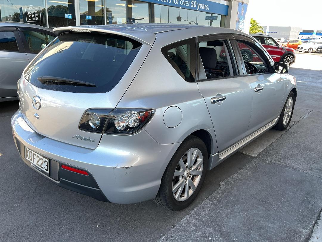 Photo '4' of Mazda Axela