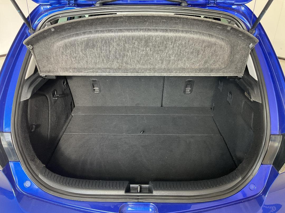 Photo '14' of Mazda Axela Photo '14' of Mazda Axela