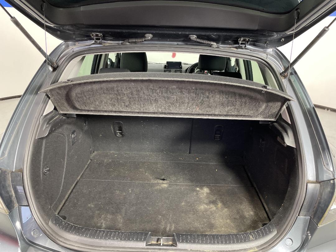 Photo '14' of Mazda Axela