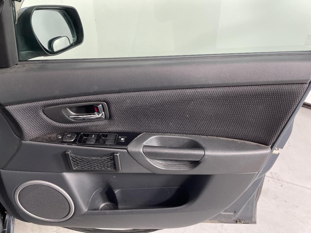 Photo '15' of Mazda Axela