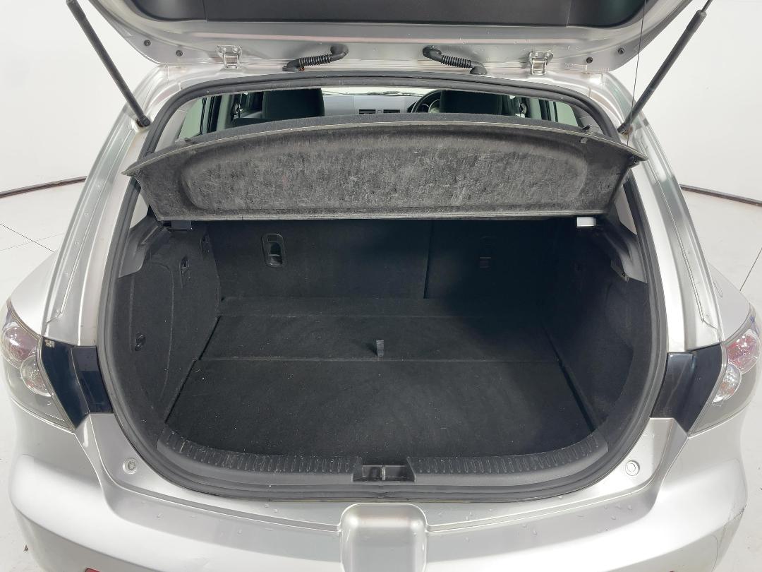 Photo '14' of Mazda Axela