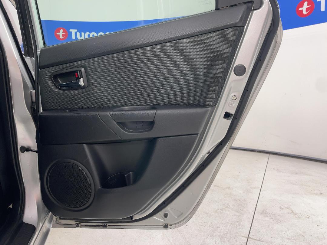 Photo '19' of Mazda Axela