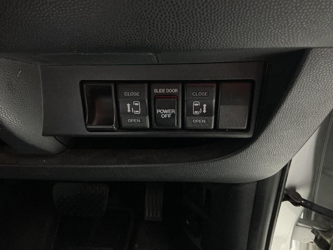 Photo '24' of Mazda Biante