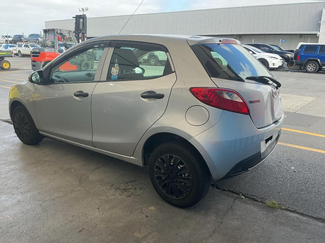 Photo '6' of Mazda Demio