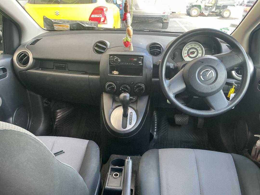 Photo '13' of Mazda Demio