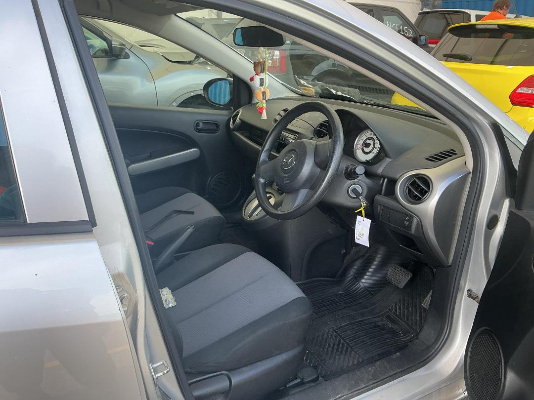 Photo '15' of Mazda Demio