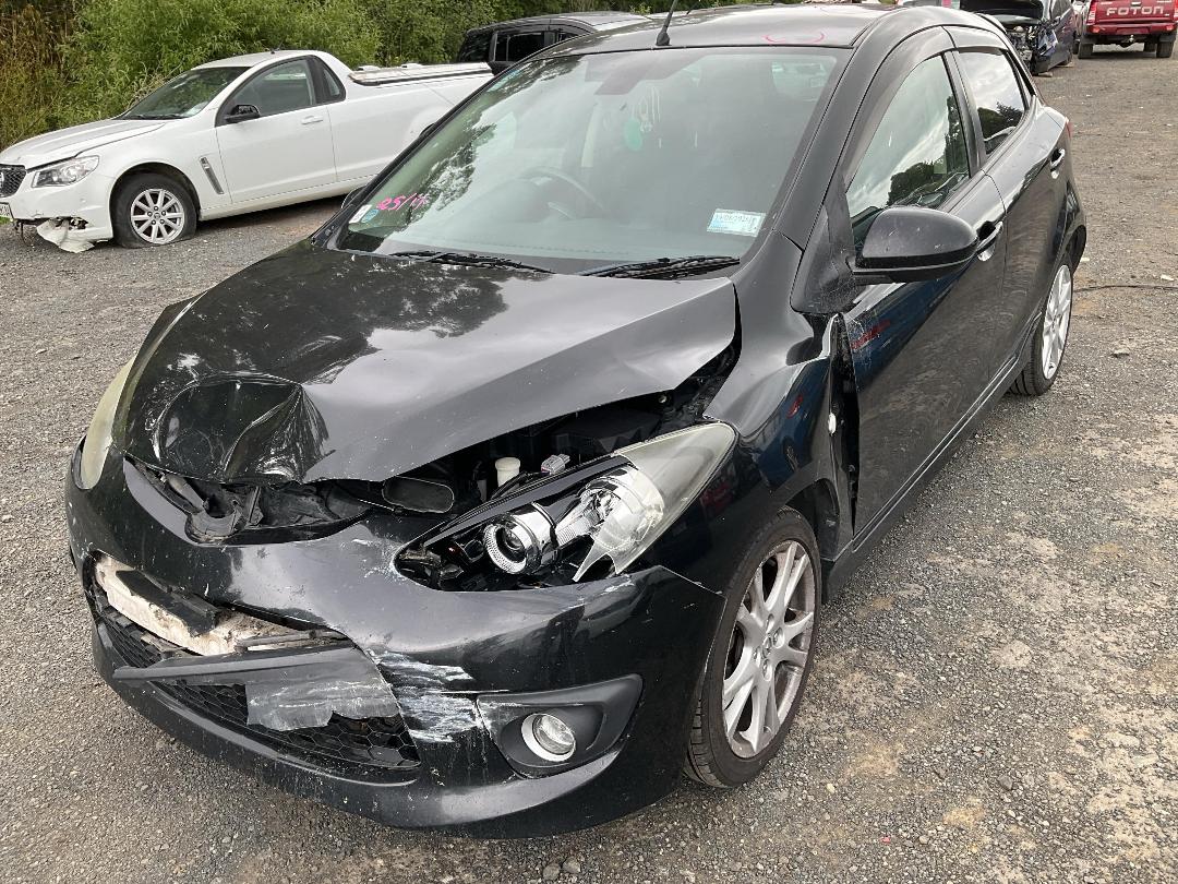 Photo '4' of Mazda Demio