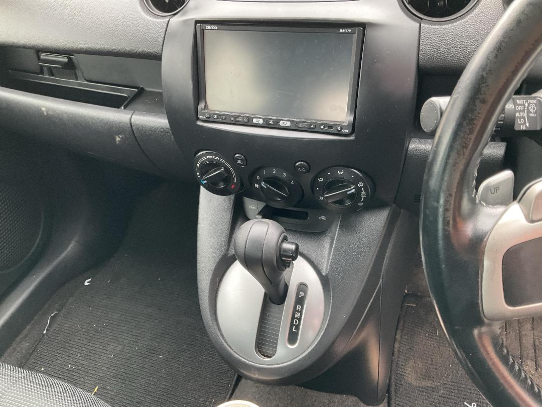 Photo '10' of Mazda Demio