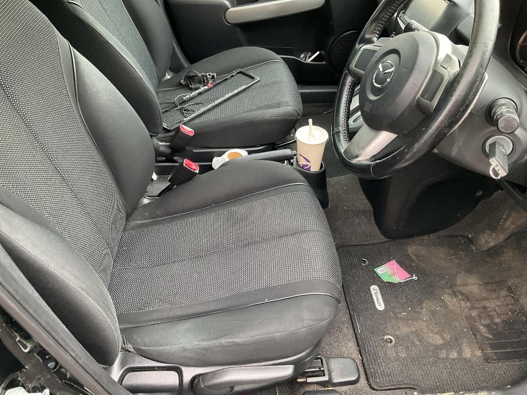 Photo '11' of Mazda Demio