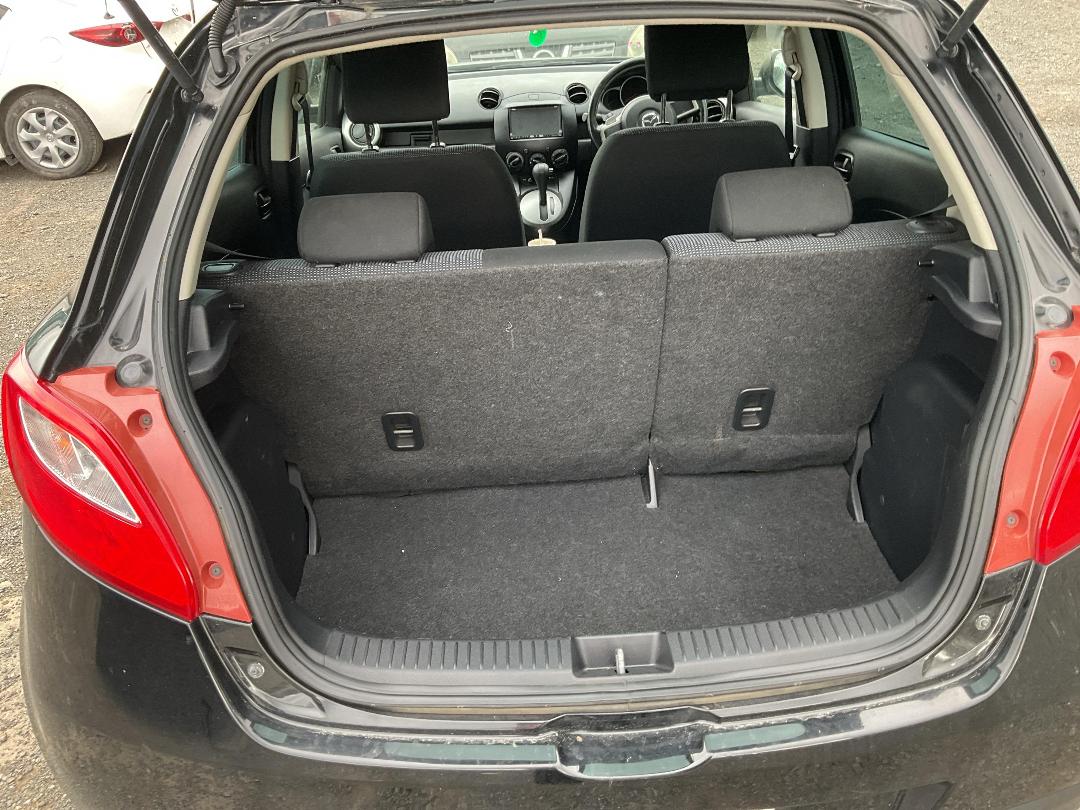 Photo '13' of Mazda Demio