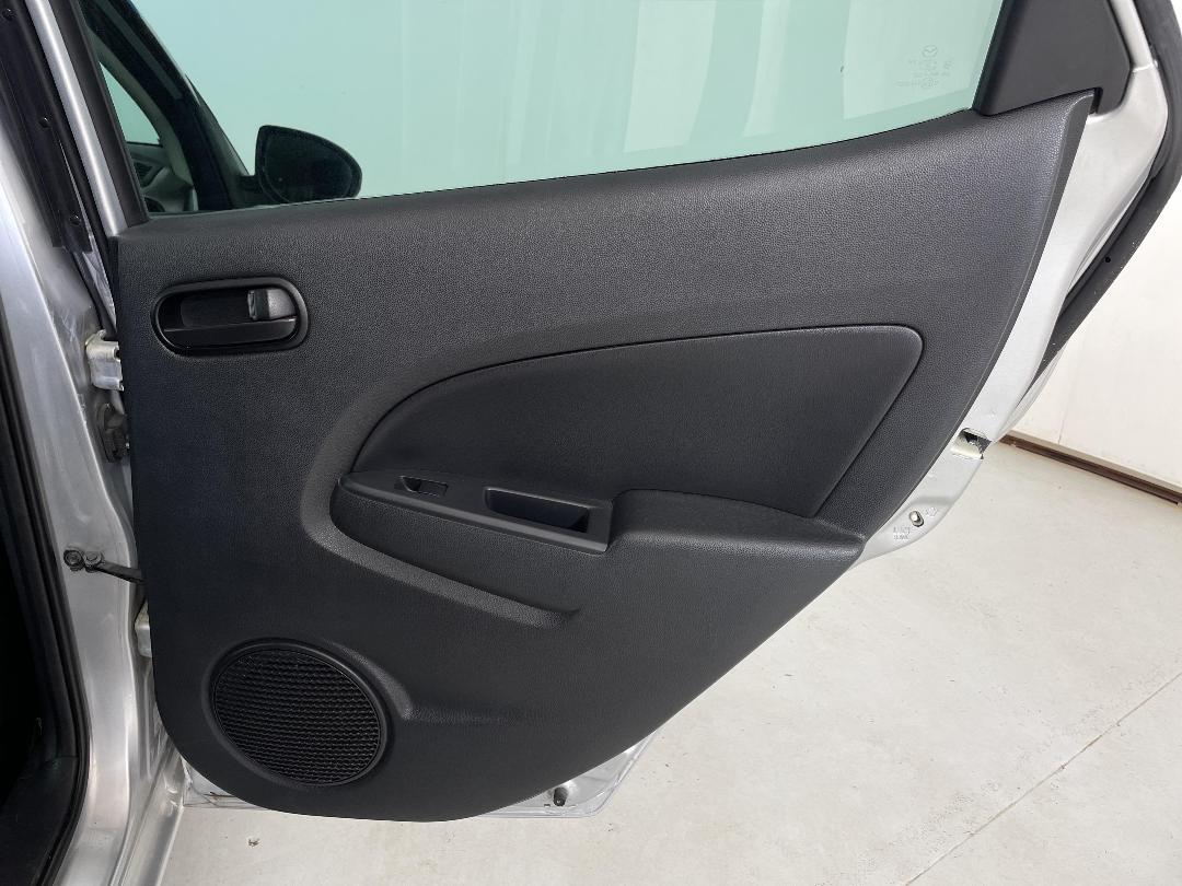 Photo '17' of Mazda Demio Photo '17' of Mazda Demio