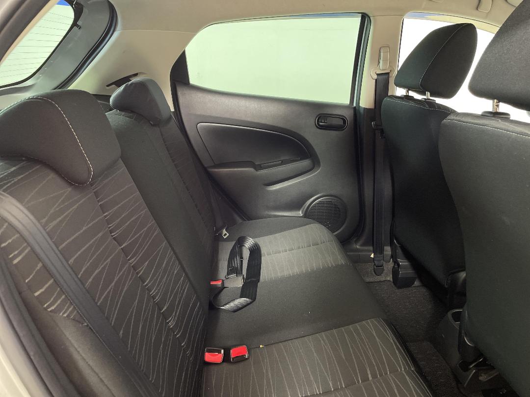 Photo '18' of Mazda Demio Photo '18' of Mazda Demio