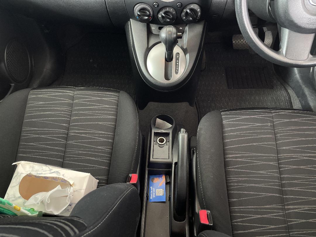 Photo '16' of Mazda Demio Photo '16' of Mazda Demio