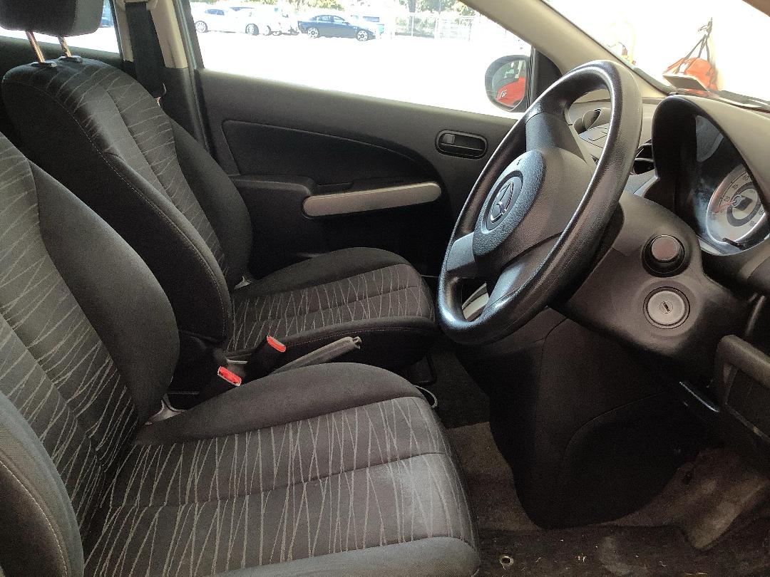 Photo '8' of Mazda Demio Photo '8' of Mazda Demio