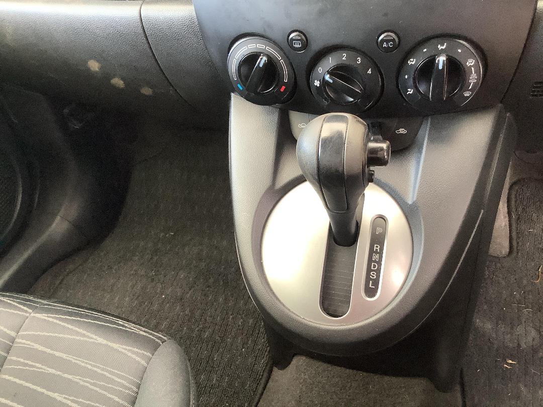 Photo '14' of Mazda Demio Photo '14' of Mazda Demio