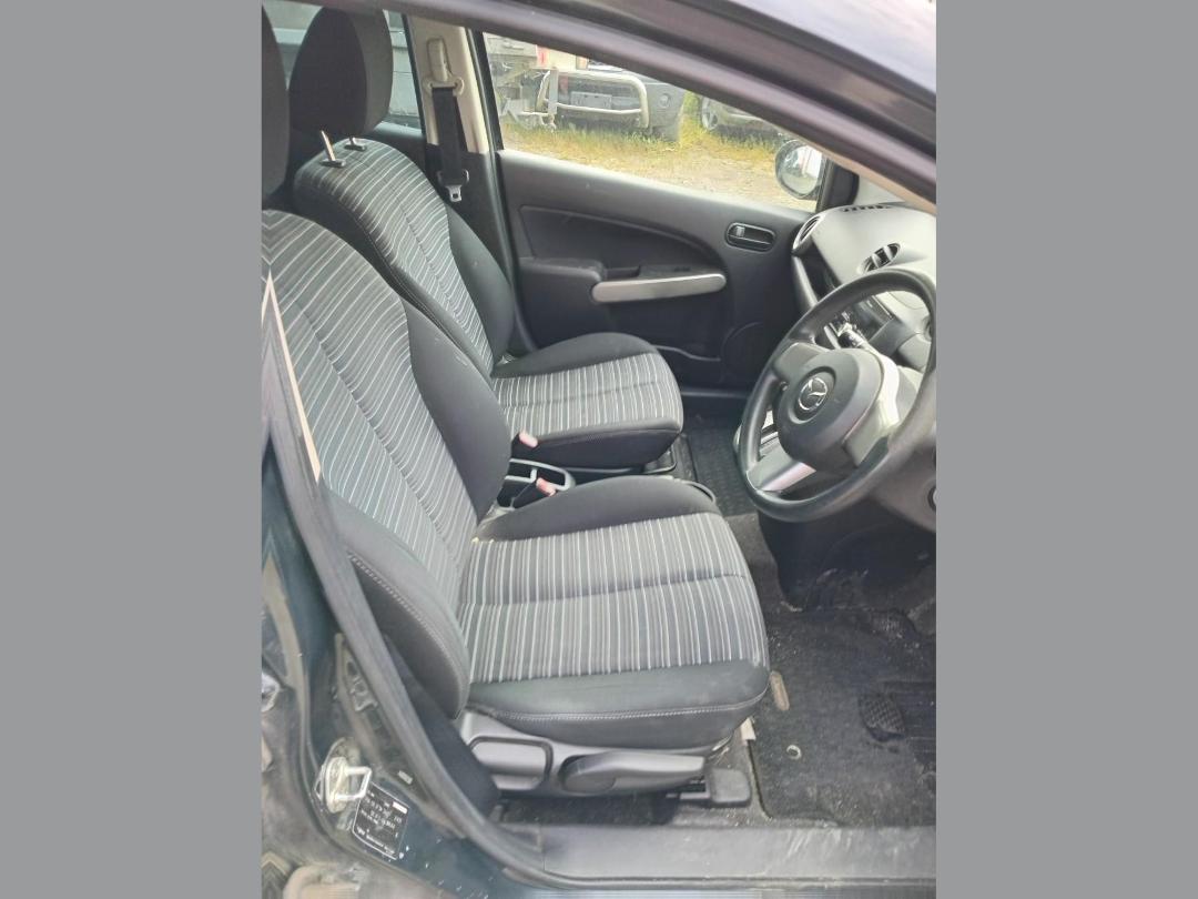 Photo '8' of Mazda Demio