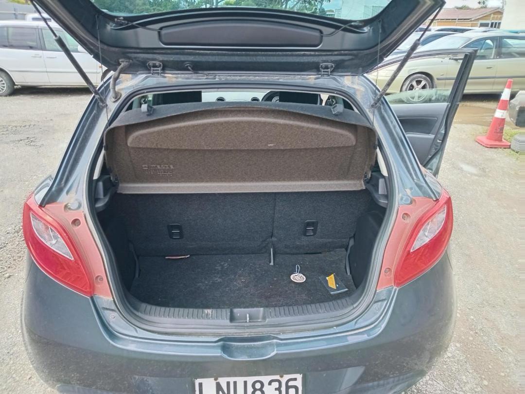 Photo '10' of Mazda Demio