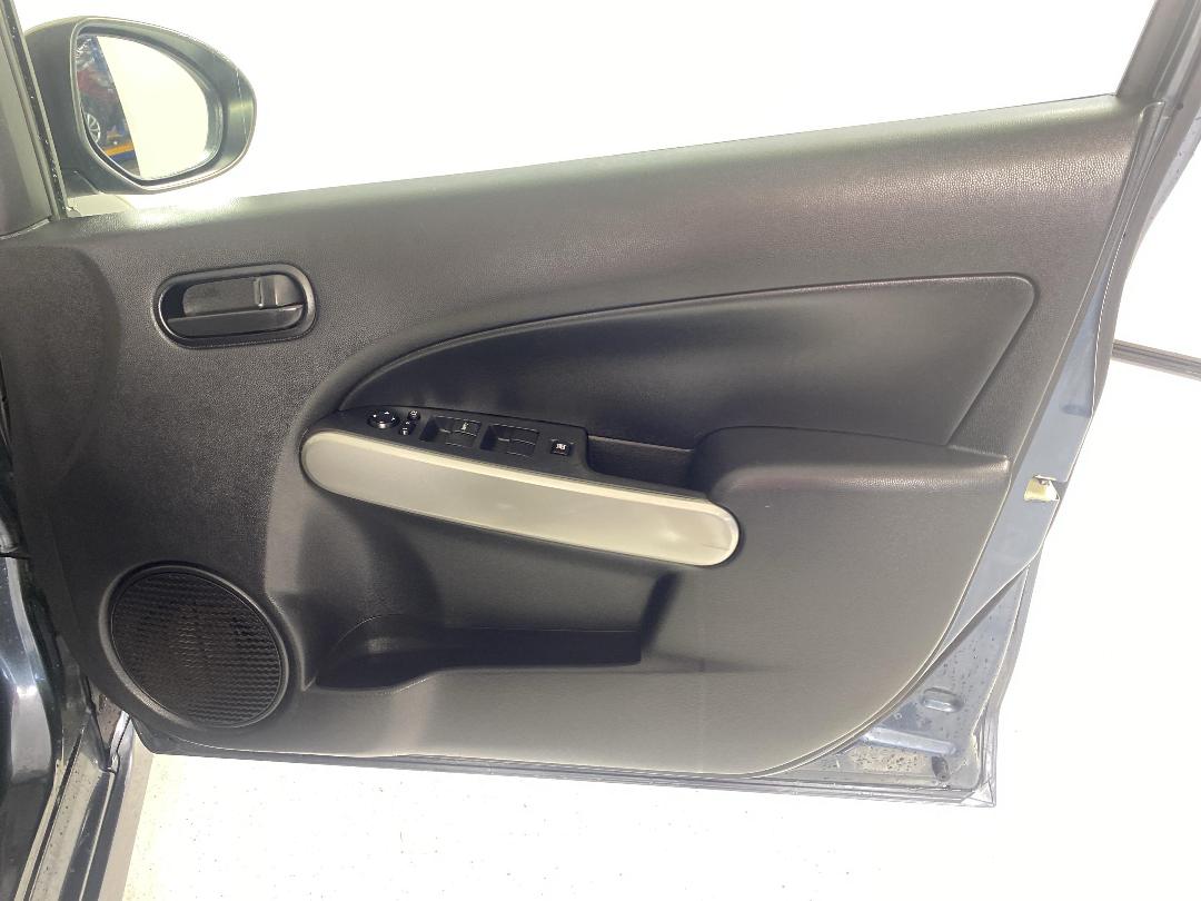 Photo '15' of Mazda Demio