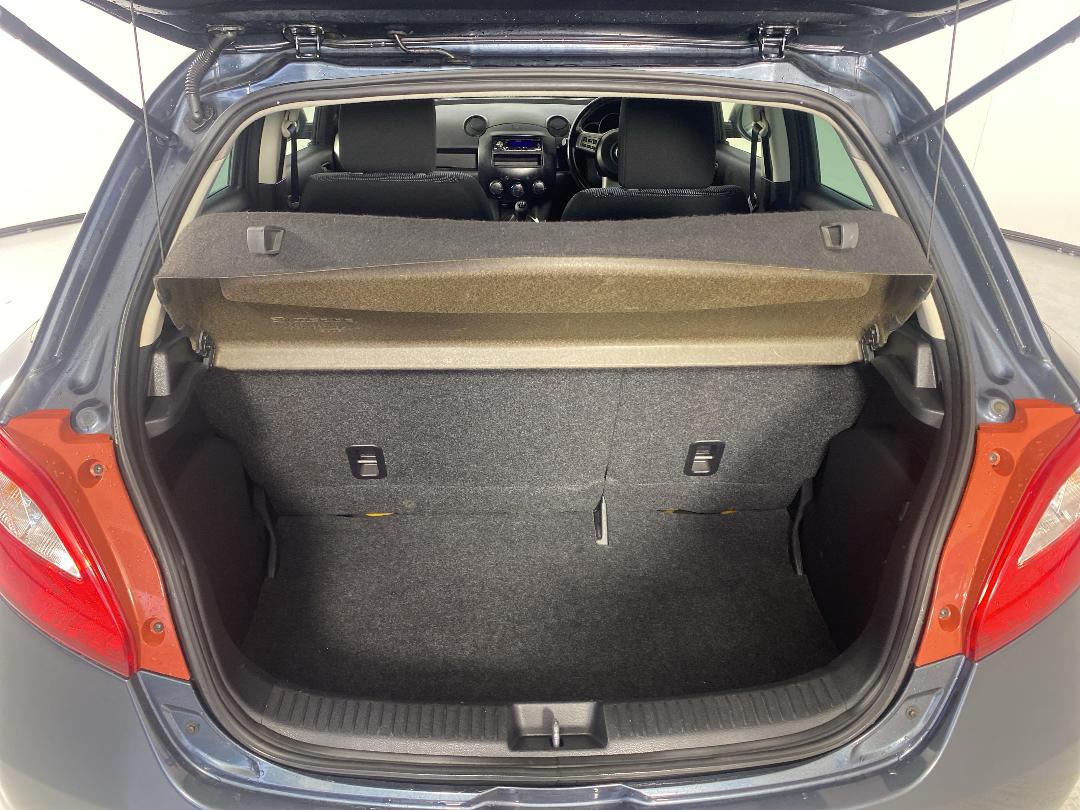 Photo '14' of Mazda Demio