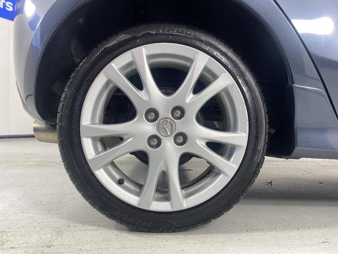 Photo '12' of Mazda Demio