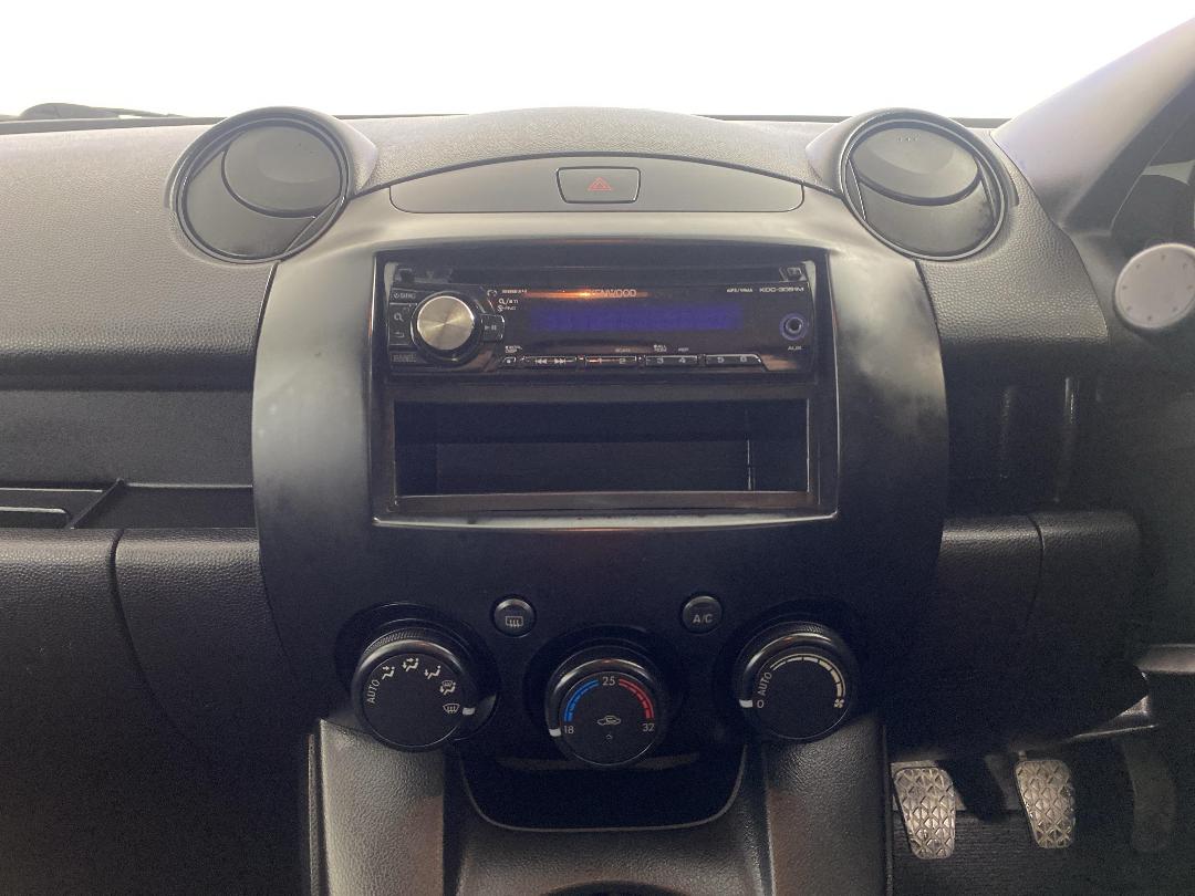 Photo '18' of Mazda Demio