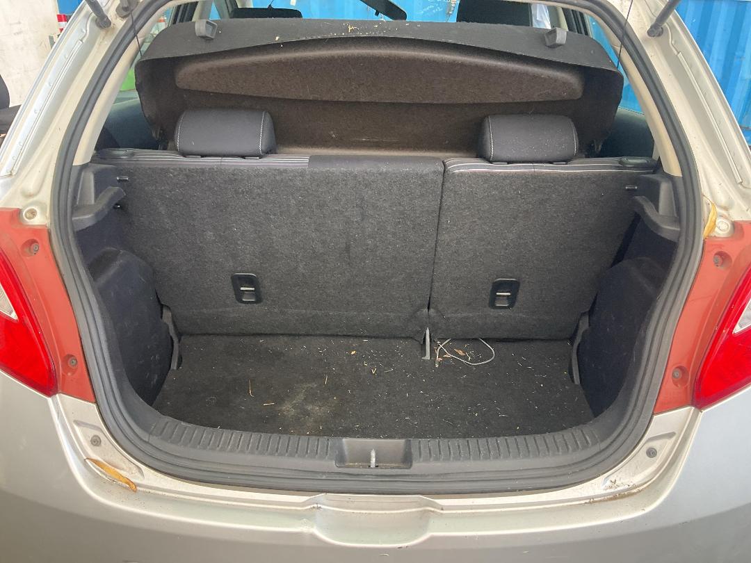 Photo '6' of Mazda Demio