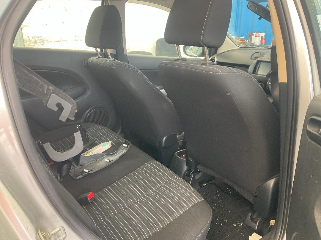 Photo '7' of Mazda Demio