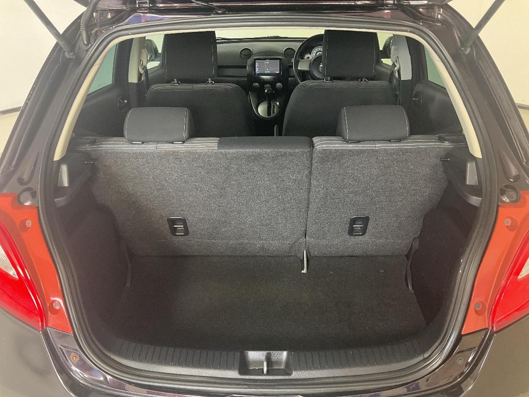 Photo '14' of Mazda Demio