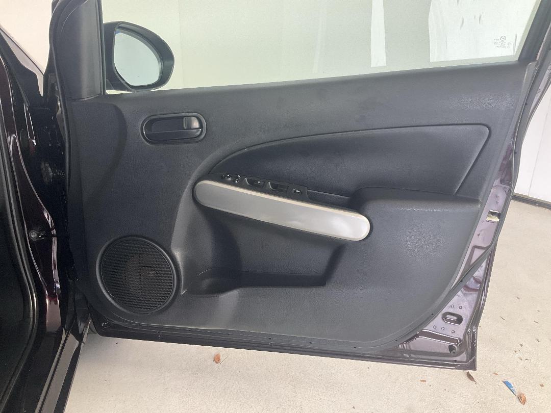 Photo '15' of Mazda Demio