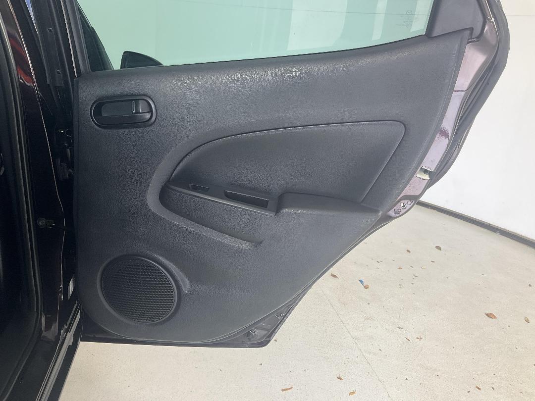 Photo '19' of Mazda Demio